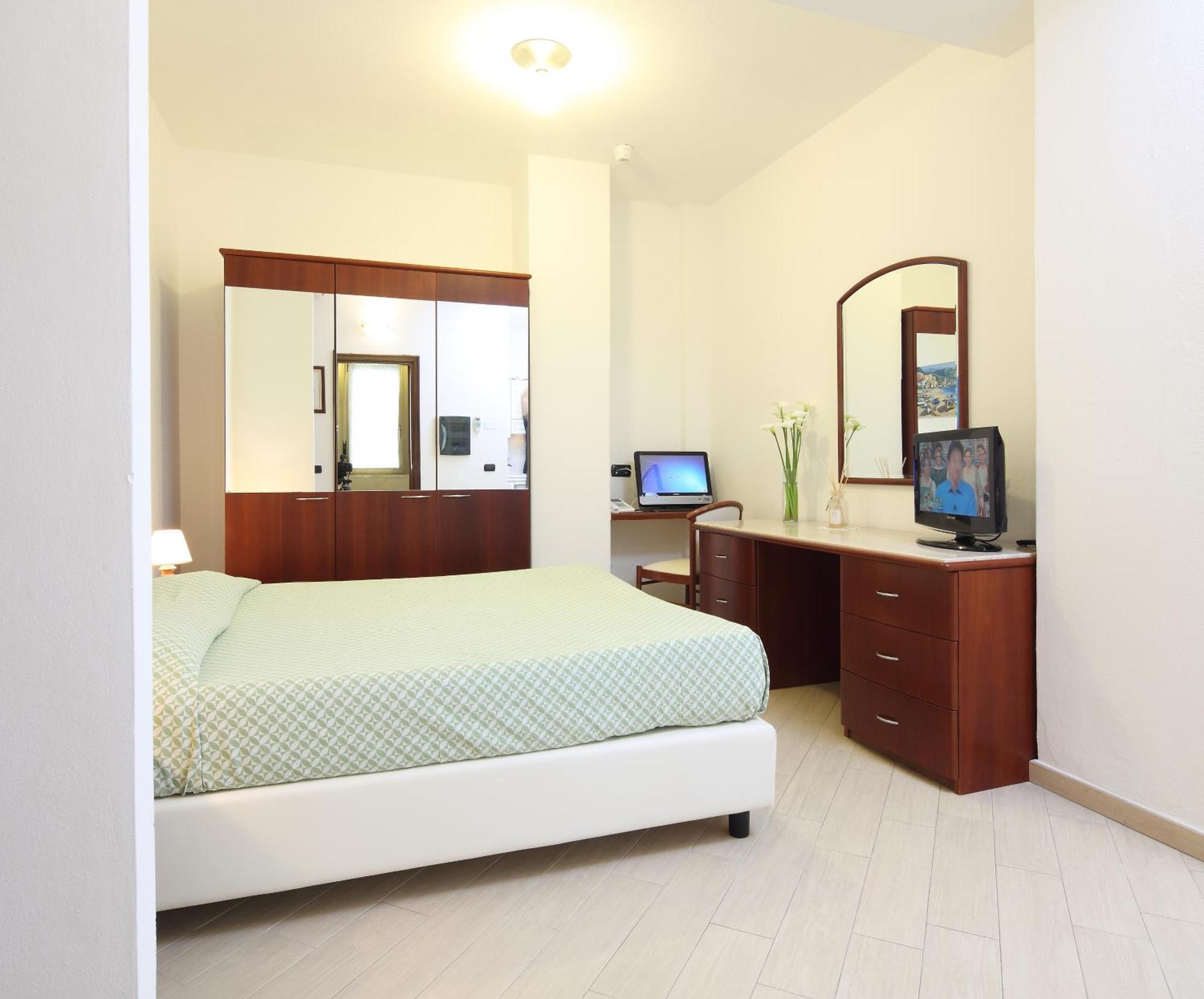 Residence Hotel Kriss Deiva Marina Luaran gambar
