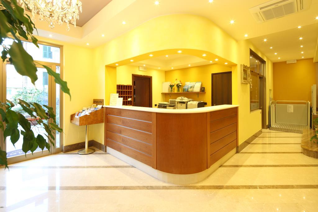 Residence Hotel Kriss Deiva Marina Luaran gambar