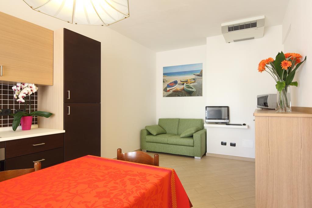 Residence Hotel Kriss Deiva Marina Luaran gambar