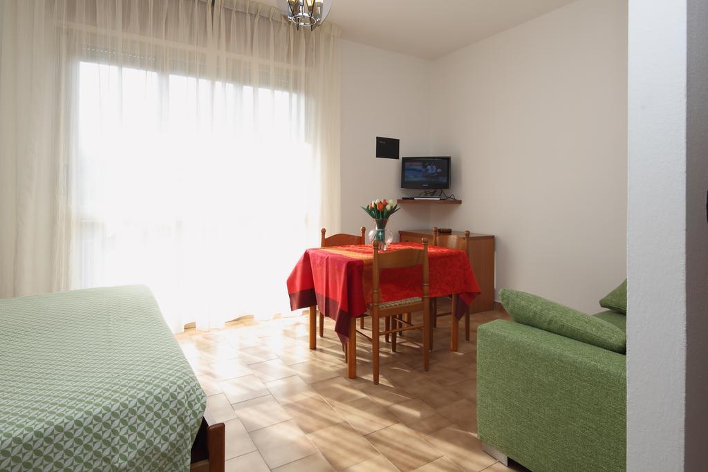 Residence Hotel Kriss Deiva Marina Luaran gambar