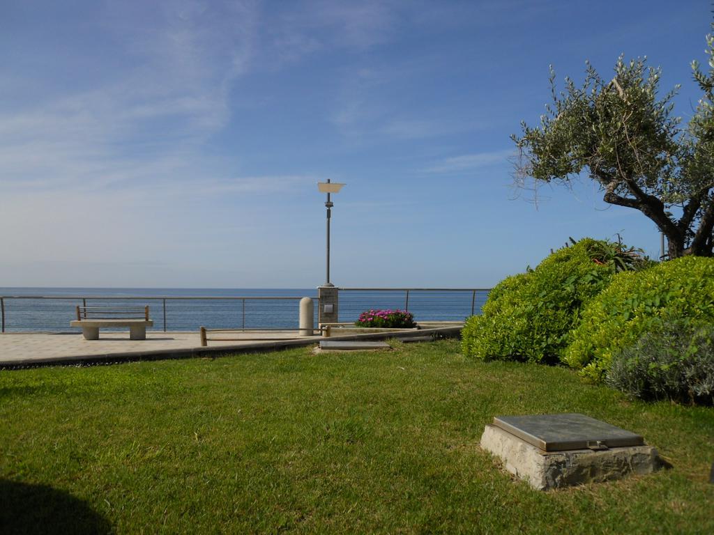 Residence Hotel Kriss Deiva Marina Luaran gambar