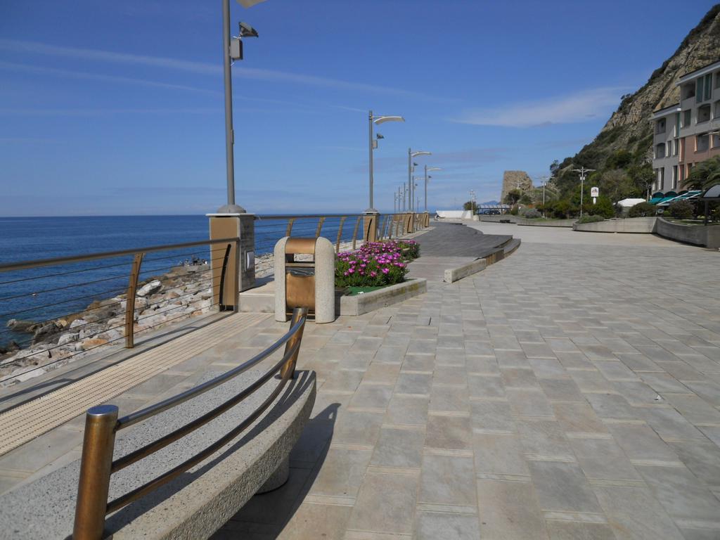 Residence Hotel Kriss Deiva Marina Luaran gambar