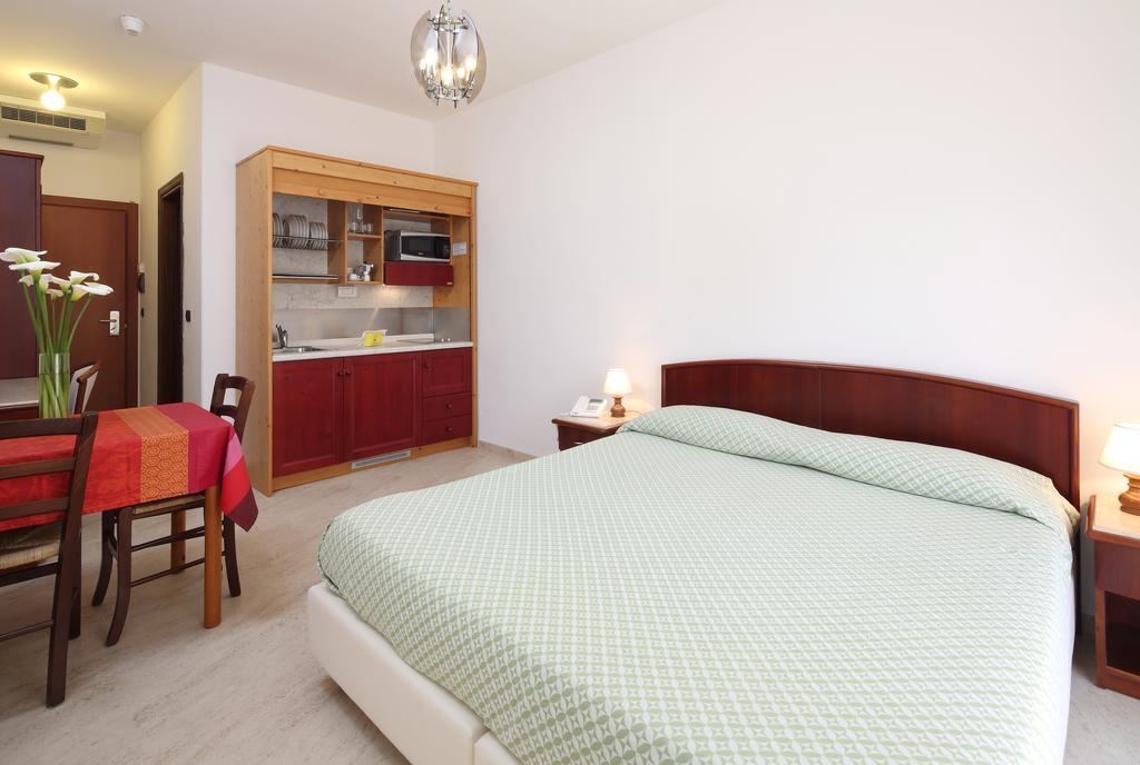 Residence Hotel Kriss Deiva Marina Luaran gambar